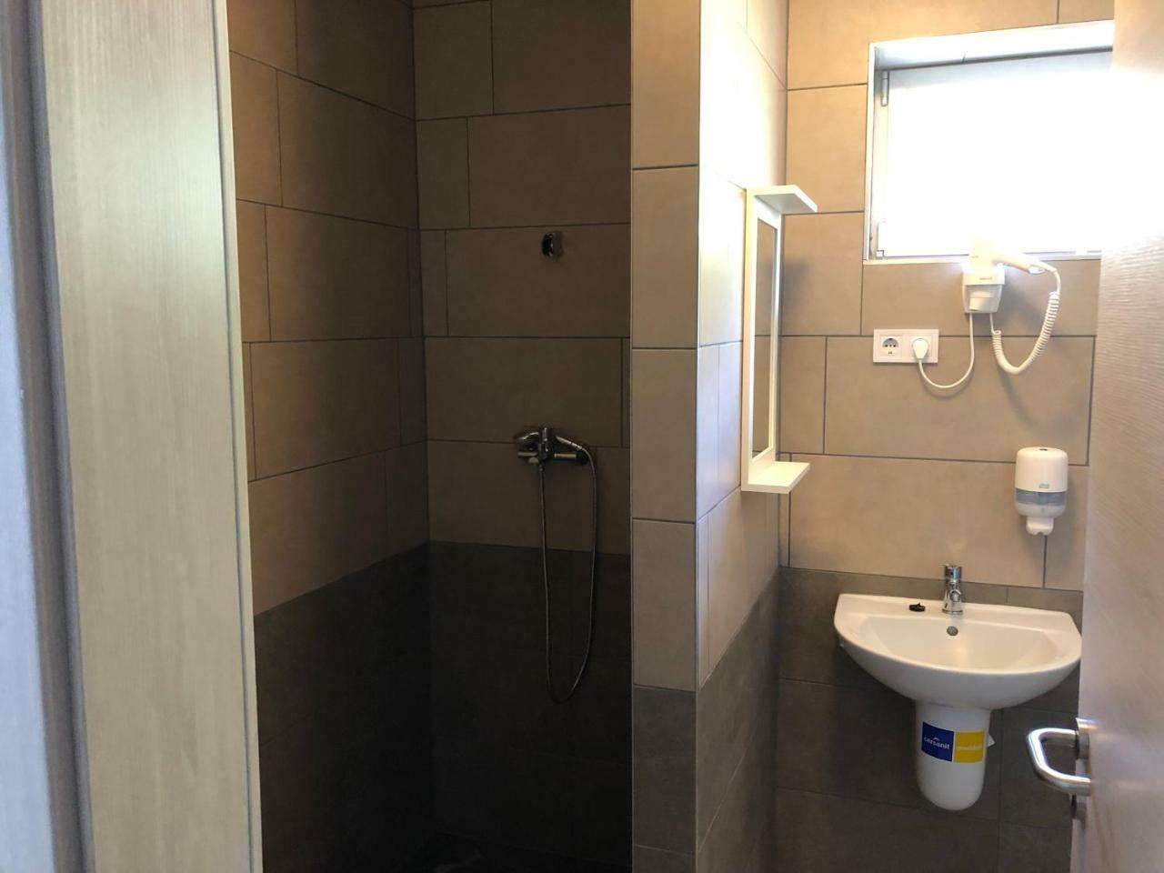 Juno Apartman Vendeghaz มิชโคลซ์ ภายนอก รูปภาพ