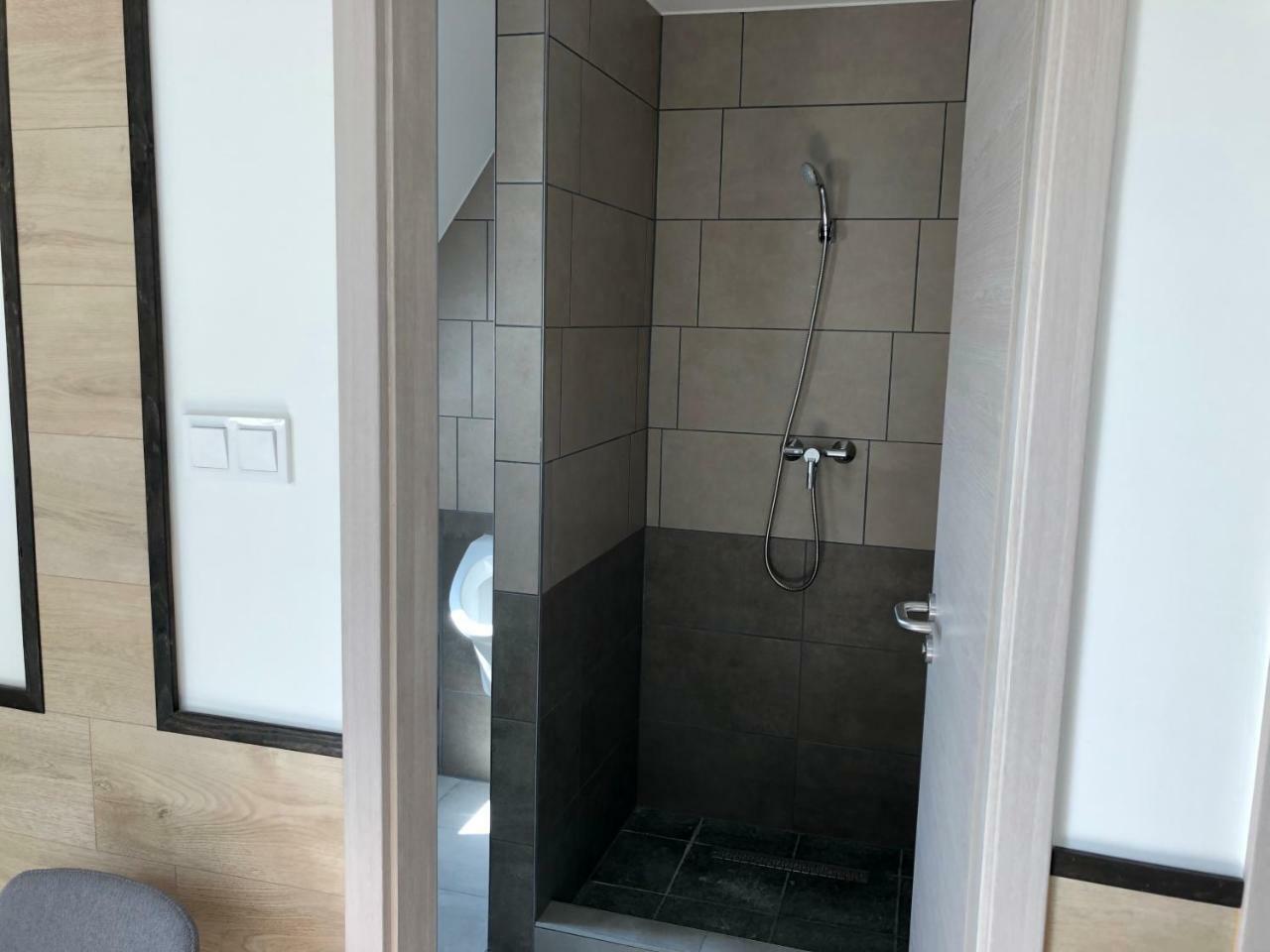 Juno Apartman Vendeghaz มิชโคลซ์ ภายนอก รูปภาพ