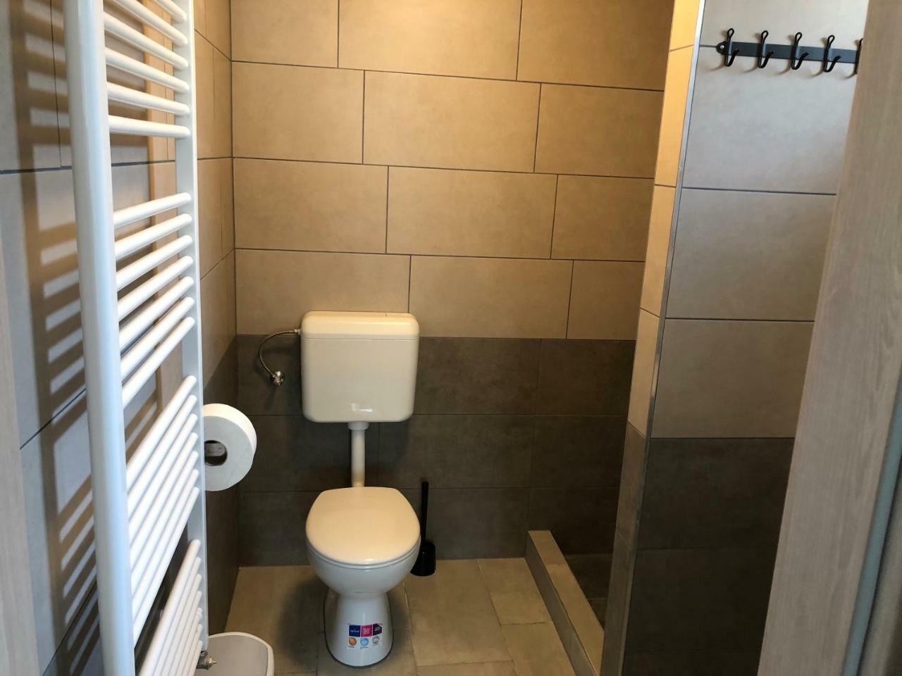 Juno Apartman Vendeghaz มิชโคลซ์ ภายนอก รูปภาพ