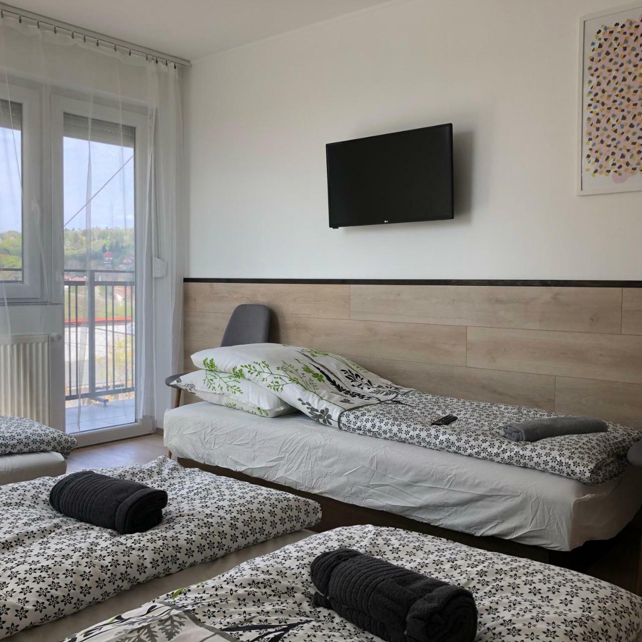 Juno Apartman Vendeghaz มิชโคลซ์ ภายนอก รูปภาพ